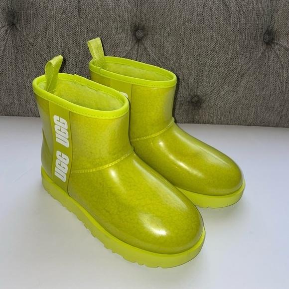 New Ugg Classic Clear Mini women size 6